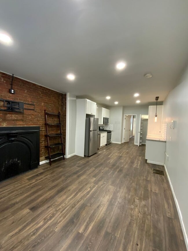 Building Photo - 236 E Ross St