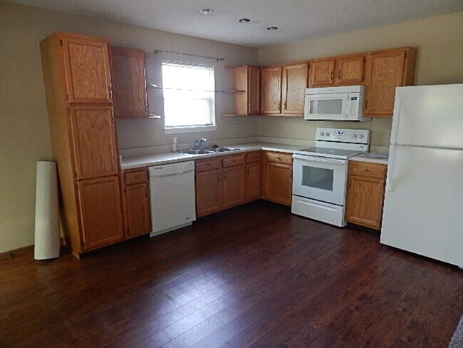 Building Photo - 6010 Rocky River Dr