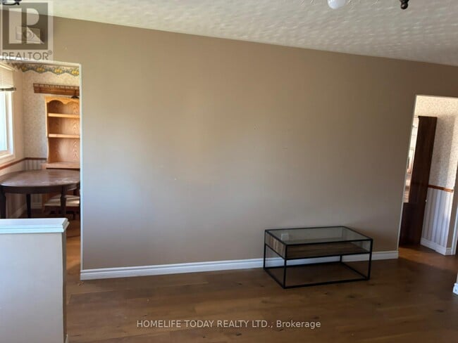 Building Photo - 543 Glendene Crescent