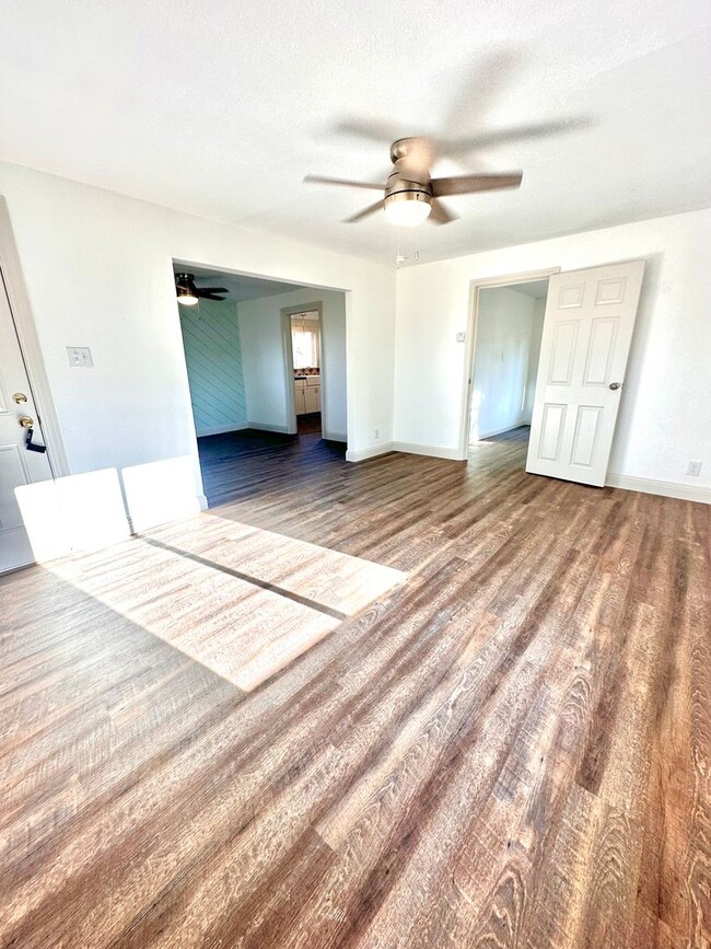 Building Photo - Charming 2 bed 1 bath near tower district