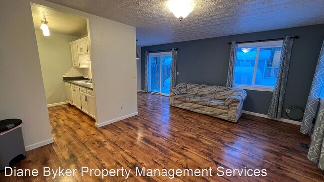 Building Photo - 2 br, 1 bath House - 1801 Bellevue Loop