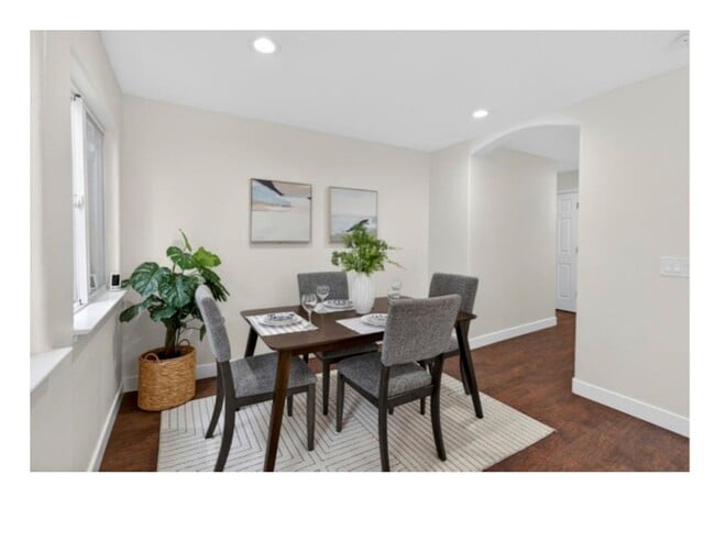 Foto del edificio - Coming Soon! Beautiful updated home, 4+2, 2 car garage