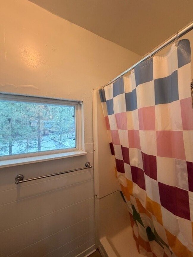 Foto del edificio - 2449 Ponderosa St