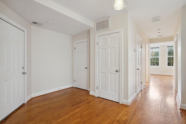 Foto del edificio - Beautiful 2BR/2BA Condo in the heart of Co...