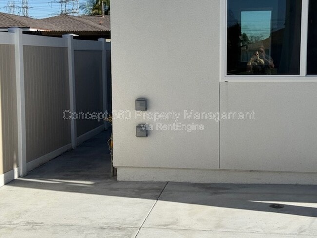 Building Photo - 6170 Briercrest Ave