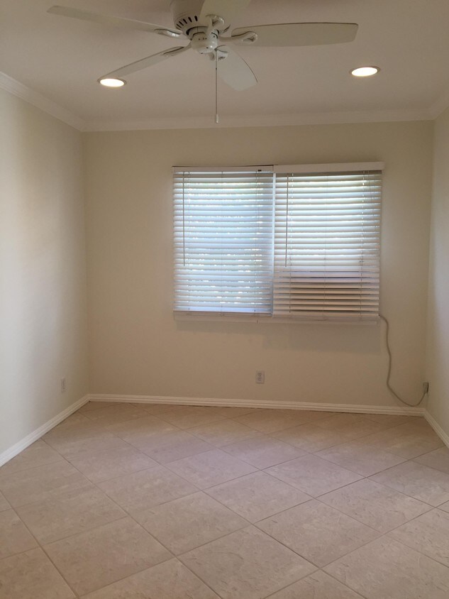 Primary Photo - 1332 HAVENHURST Dr