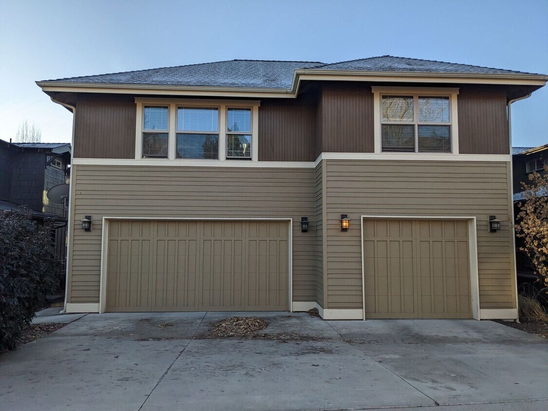 Foto principal - 1372 NW Newport Ave