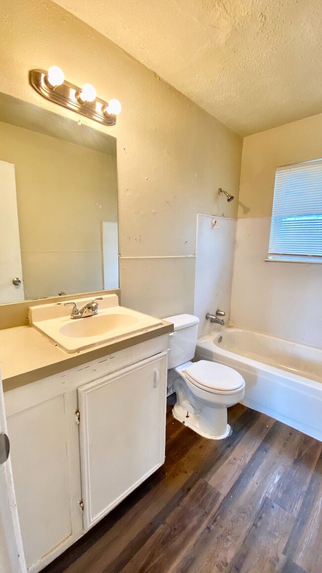 Foto del edificio - 216 E 36th St
