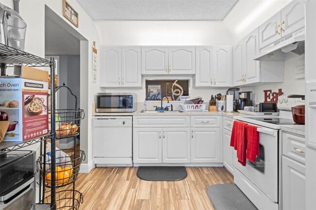 Foto del edificio - 7951 Southgate Blvd