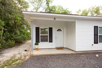 Building Photo - 1205 Winona Ave