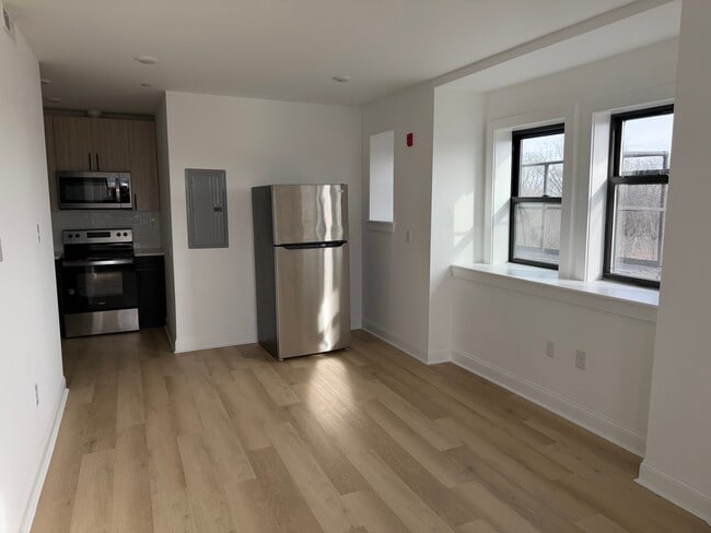 Building Photo - 4126 Parkside Ave