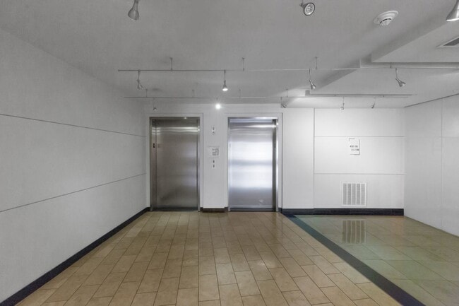 Building Photo - 160 S Hudson Ave