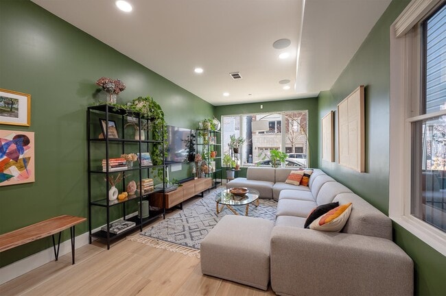 Foto del edificio - 201 New York Ave