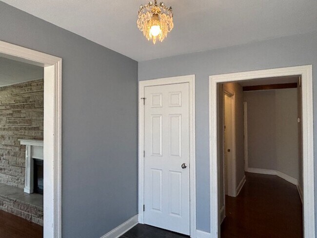 Building Photo - Available NOW! Gorgeous 3BR/2 BA Unit in Hastings!