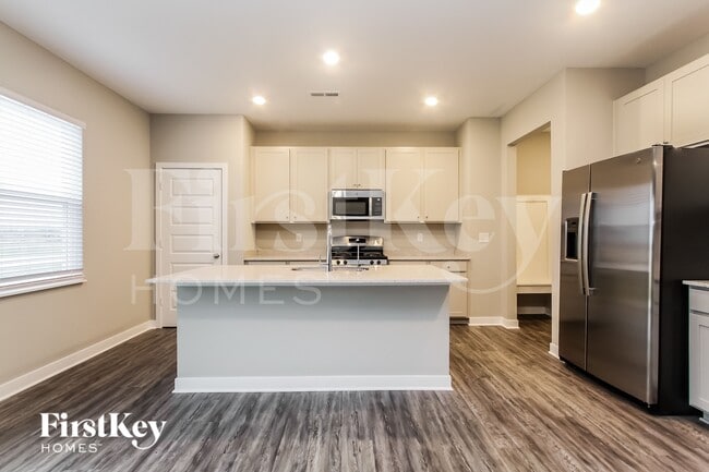 Building Photo - 2416 S Carlota Dr