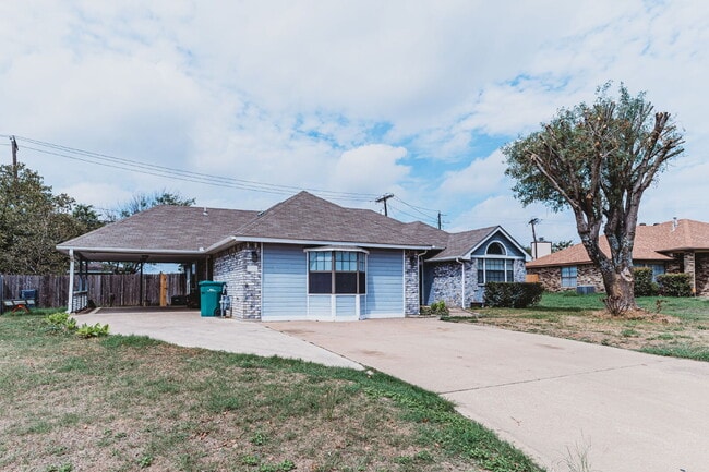 Foto del edificio - "Well-maintained 4-Bedroom Gem with 2 Full Baths and a Fireplace in Desirable Harker Heights Neig...