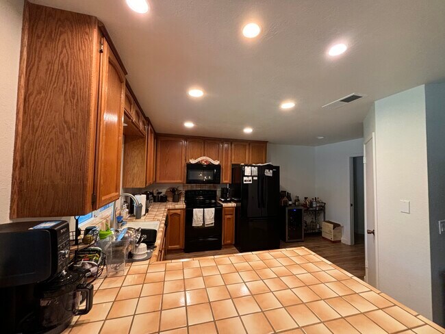 Building Photo - 2465 Oppelt Way