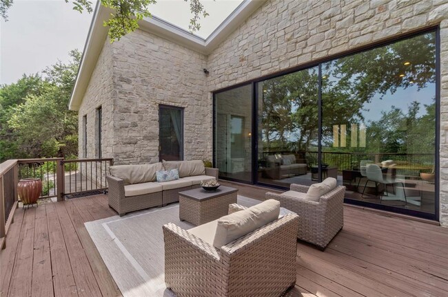 Building Photo - 2102 Paisano Rd