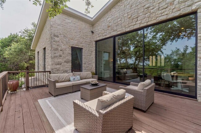 Foto del edificio - 2102 Paisano Rd