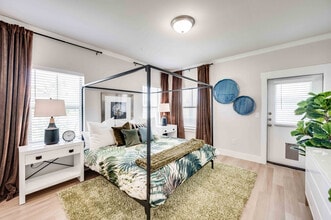 Building Photo - Mansions at Oak Point