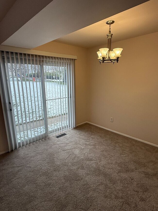 Foto del edificio - Move-In Ready 2-Bedroom End-Unit Townhouse Condo- Reisterstown, MD