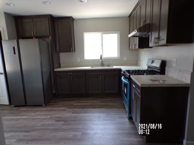Building Photo - 204 54th St