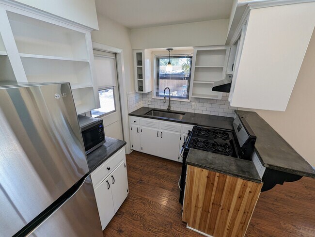 Foto del edificio - 504 Long Bow Ln