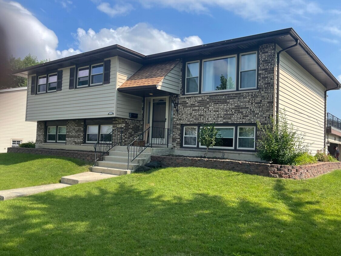 Primary Photo - 16532 76th Ave