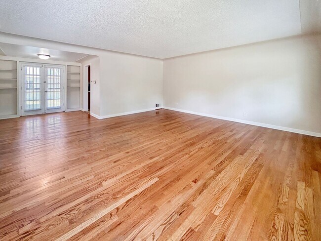 Foto del edificio - $0 DEPOSIT OPTION! UNIVERSITY PARK/DU, BEAUTIFUL RANCH HOME, 3 CAR GARAGE, HARDWOOD FLOORS, SOLAR...