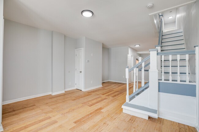 Foto del edificio - 5626 Lansdowne Ave