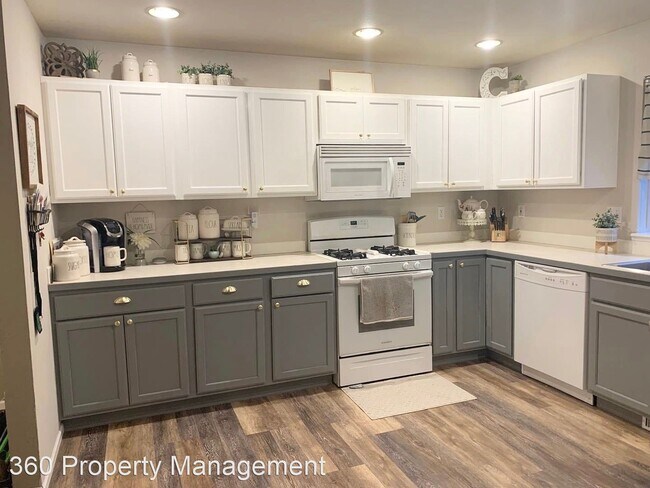 Foto del edificio - 4 br, 2.5 bath House - 653 SW 1st Ave