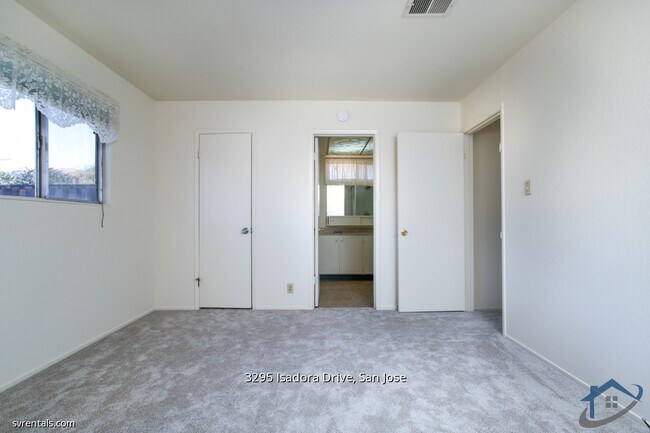 Building Photo - 3295 Isadora Dr