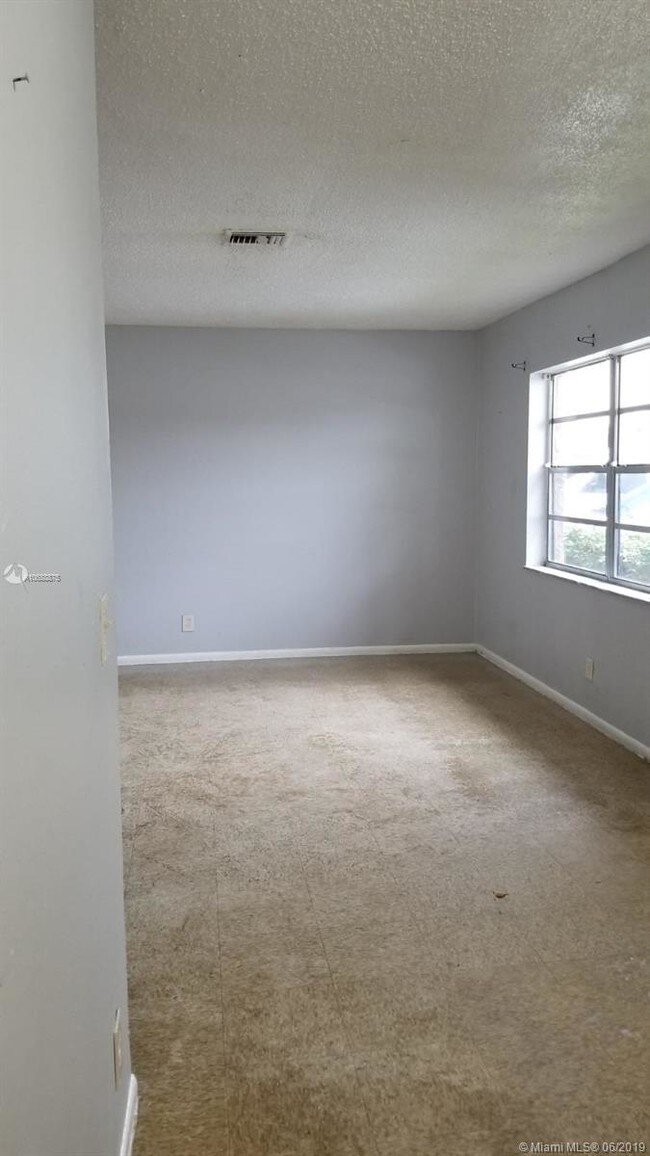 Foto del edificio - 7960 SW 10th Ct