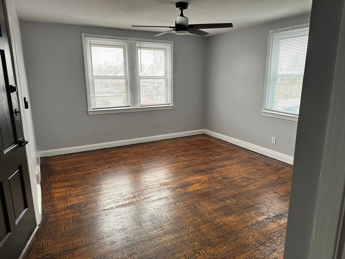 Primary Photo - 2100 Eastburn Ave