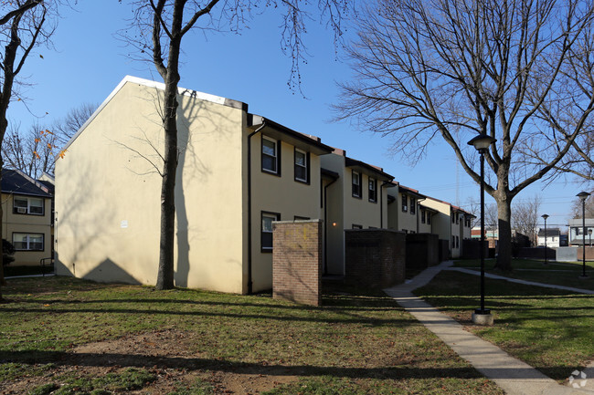 Building Photo - Holmecrest Homes