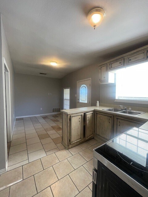 Photo - 814 Cameron Ave House