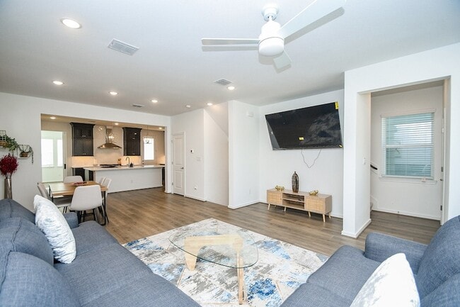 Building Photo - 2204 Via Laura Ln