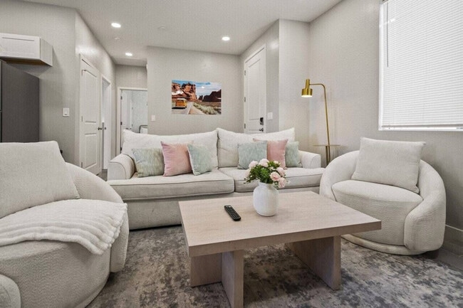 Foto del edificio - 6612 W Paradise Ln