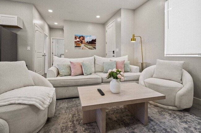 Foto del edificio - 6612 W Paradise Ln
