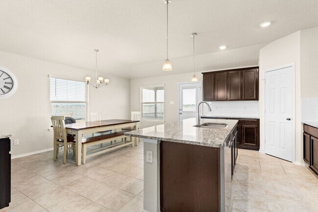 Building Photo - 2416 Elba Dr