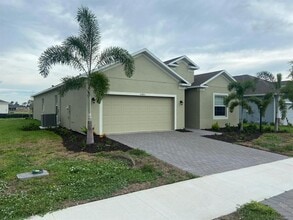 Building Photo - 16861 Canopy Garden Dr