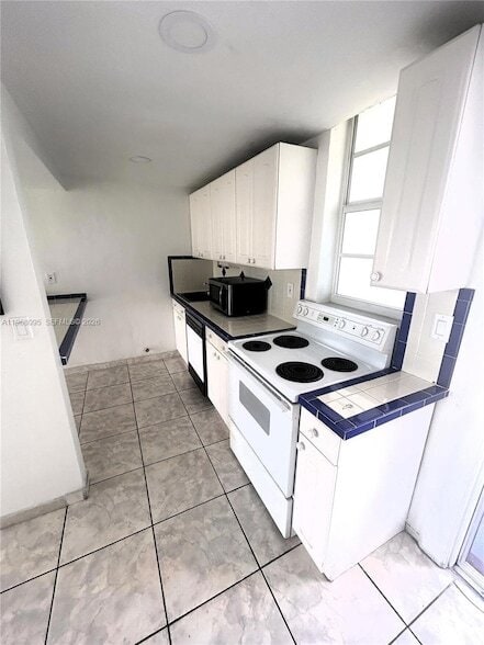 Foto del edificio - 2851 Leonard Dr