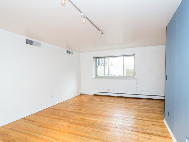 Building Photo - 2629 N Hampden Ct