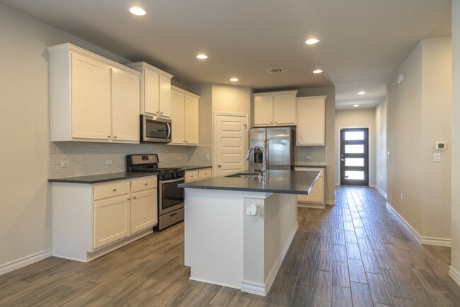 Building Photo - 3205 Beryl Woods Ln Austin, TX 78728