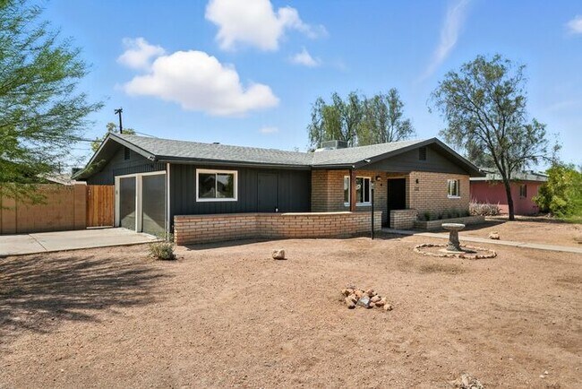 Photo - Totally remodeled home in prime Tempe Loca...