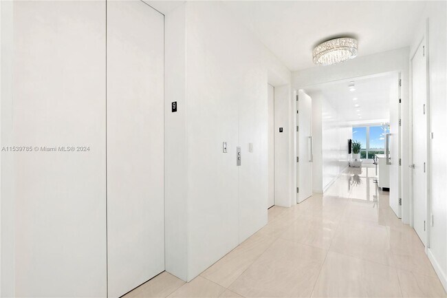 Foto del edificio - 100 South Pointe Dr