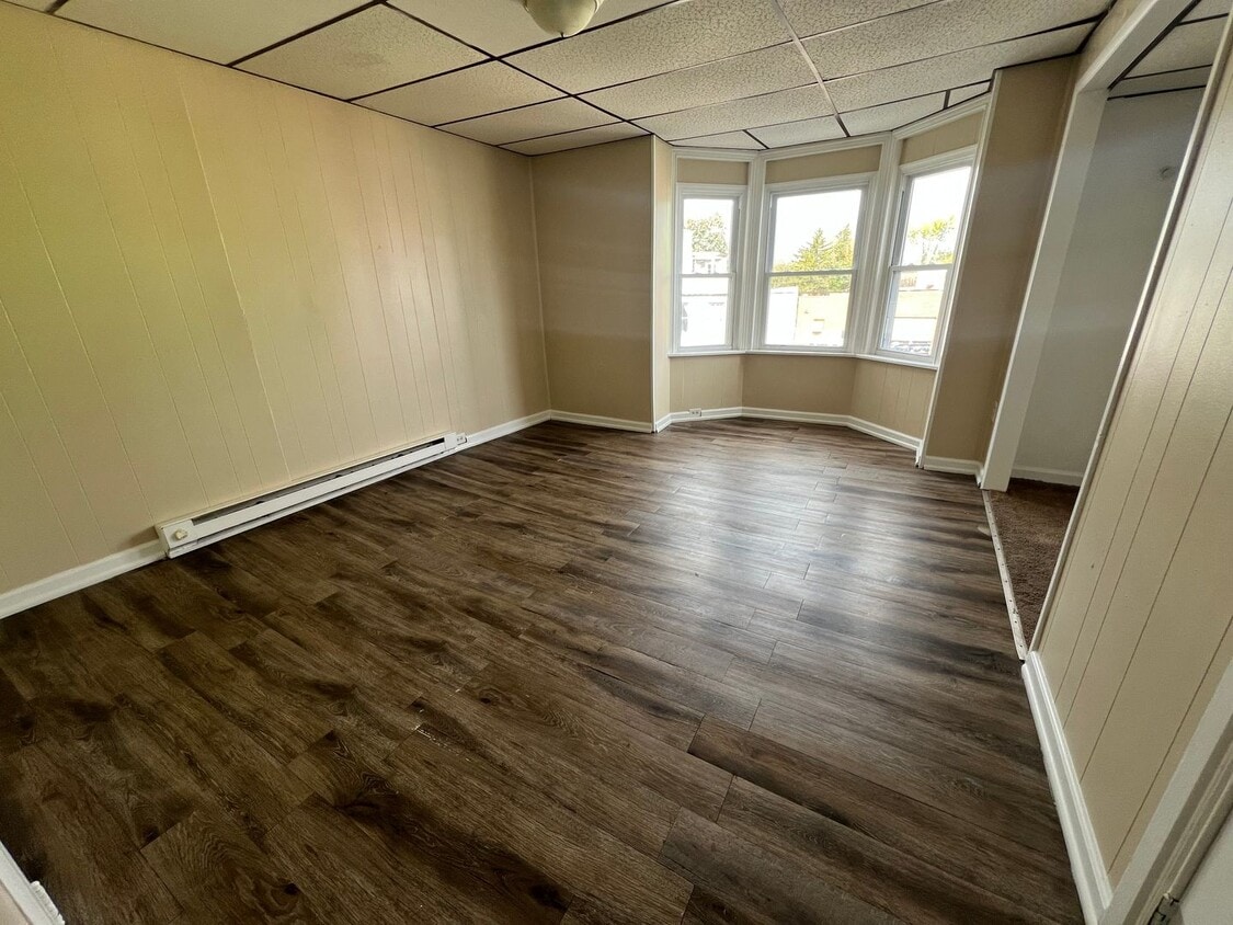 Primary Photo - 642 W Market St