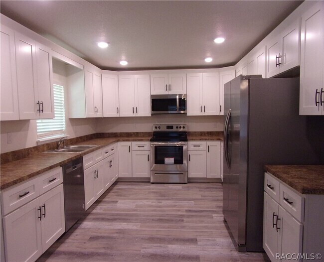 Foto del edificio - 1718 Tuttle St