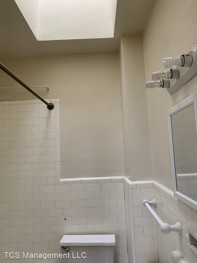 Building Photo - Studio, 1 bath House - 1661 Harrison St