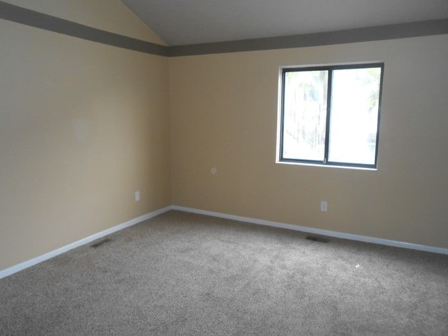 Building Photo - 2548 W Village Dr